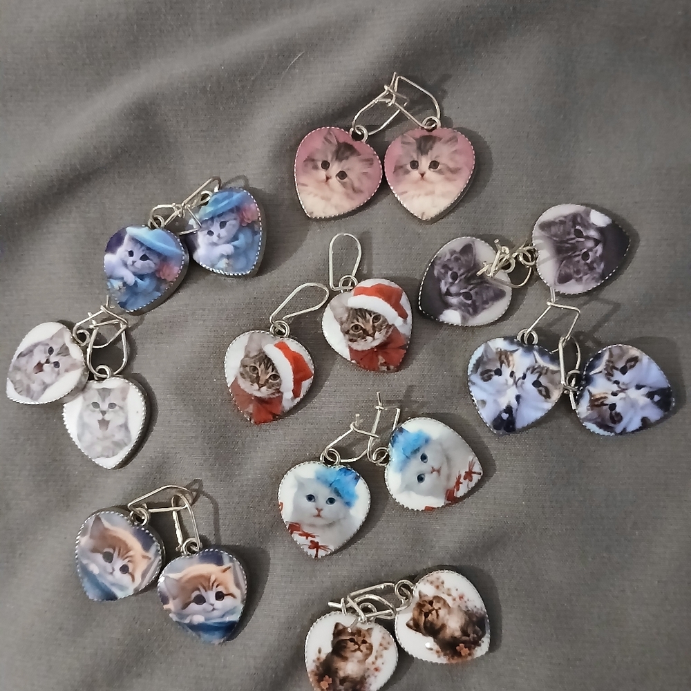 Assorted Cat round earrings